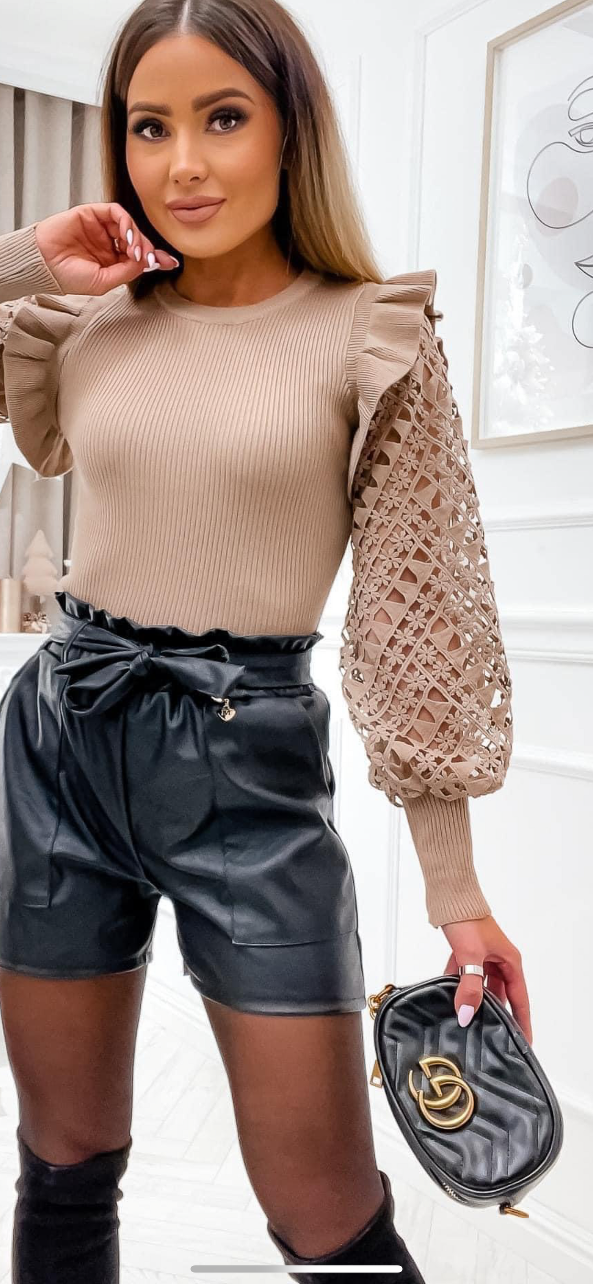 Ribbed Jumper With Puff Sleeves and Openwork Pattern