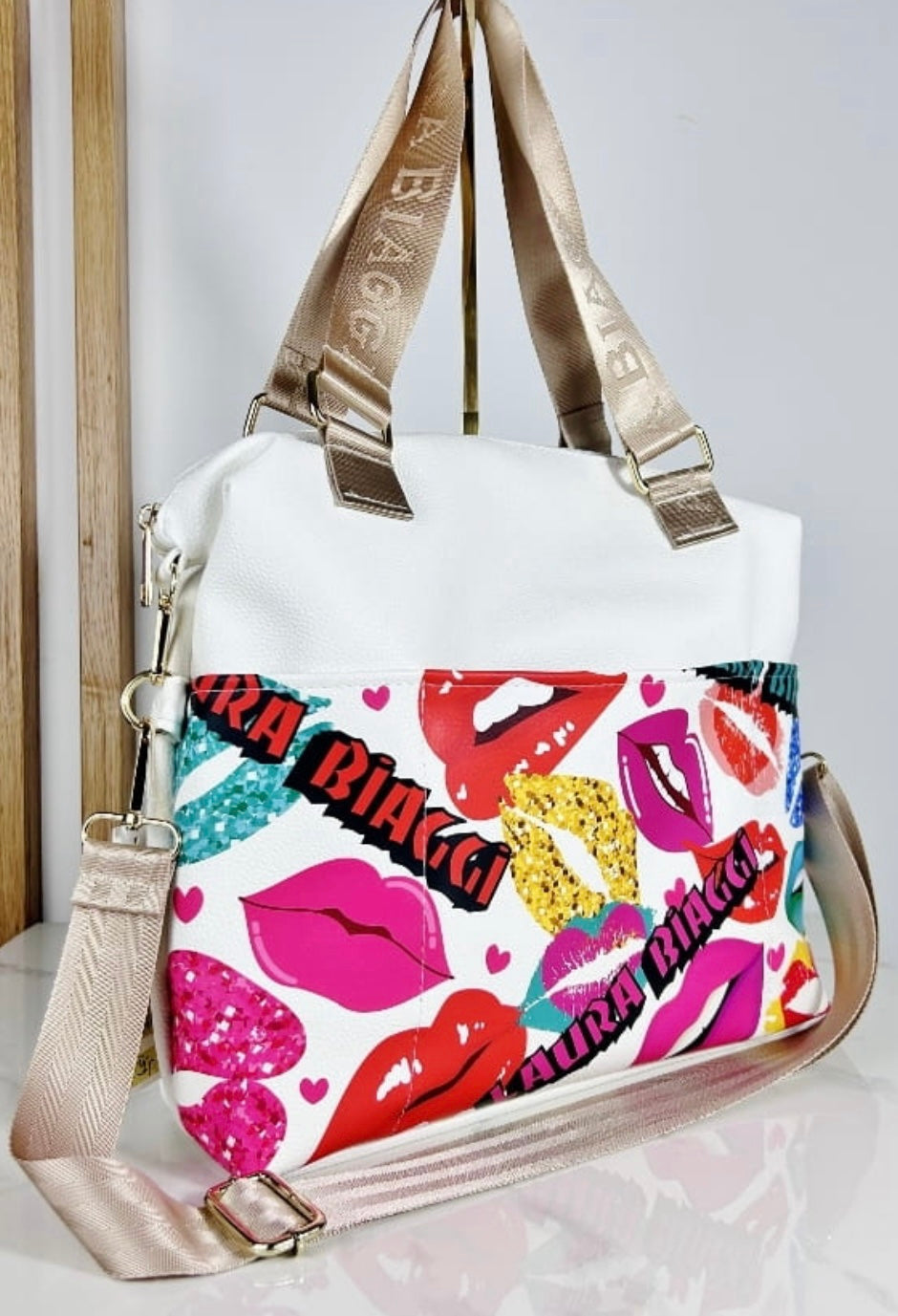 Handbag With Lips Applique