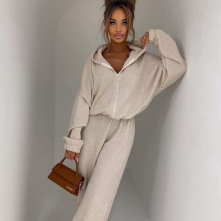 DZIANINOWY KOMPLET BLUZA + SPODNIE – STYL I KOMFORT W JEDNYM OD AGATHA PUCCI